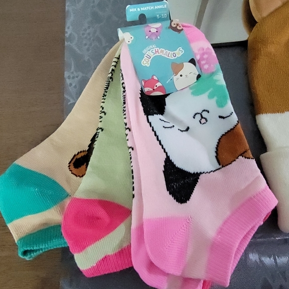 SQUISHMALLOWS Knit Hat / Squishmallows Socks 3 pack Bundle - Picture 8 of 8
